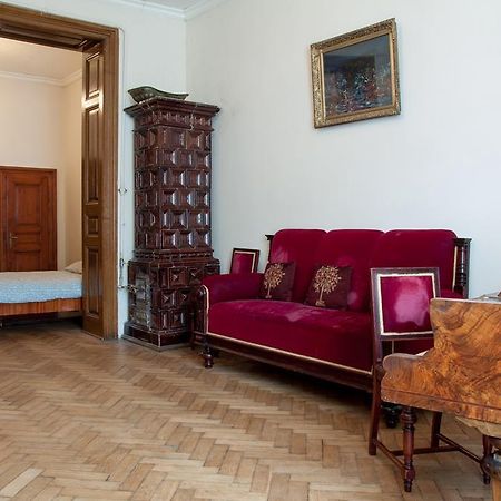 "Eva Stories" Movie Apartment On Rynok Square Lviv Exterior photo