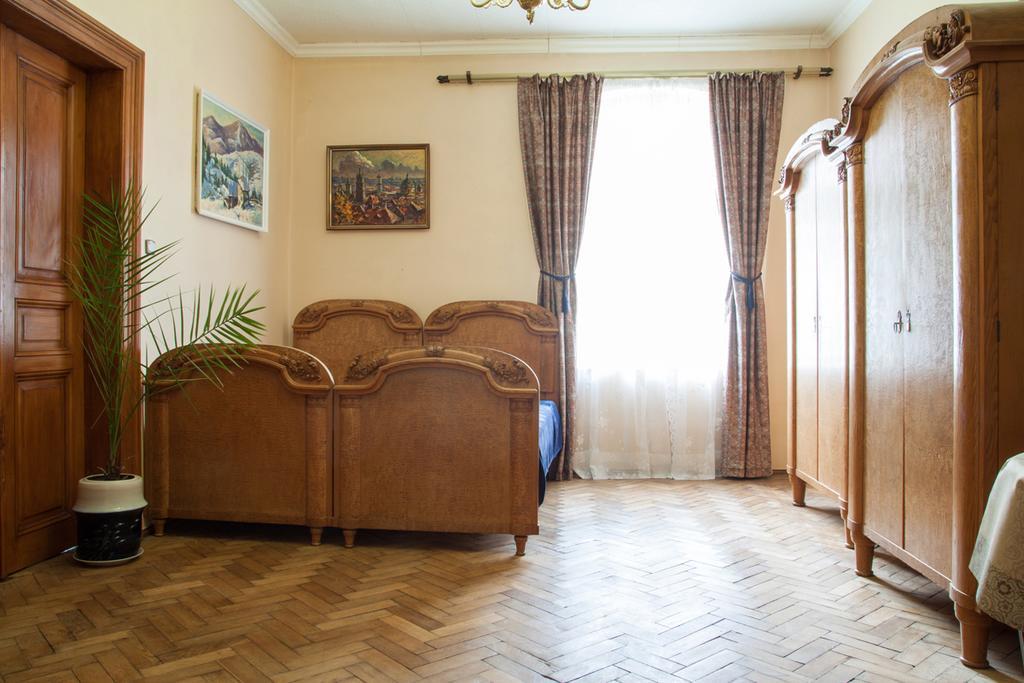 "Eva Stories" Movie Apartment On Rynok Square Lviv Exterior photo